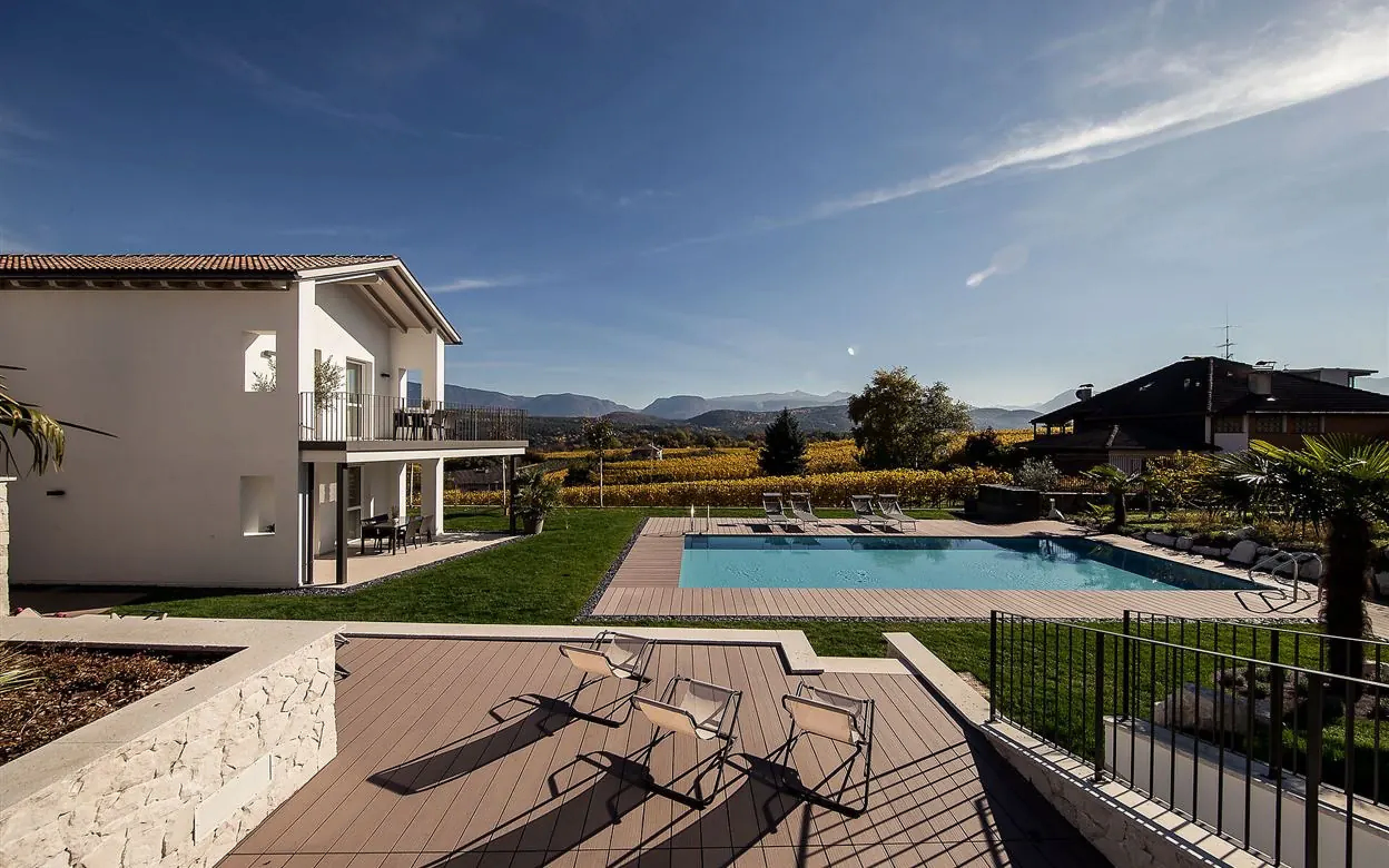 Pool, Garten und Bergpanorama am Josefshof